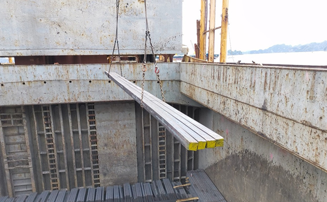 Steel products cargo handling