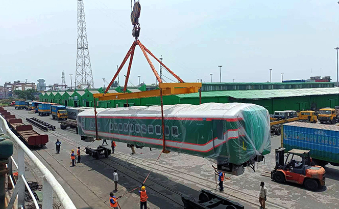 Heavy equipment cargo transport